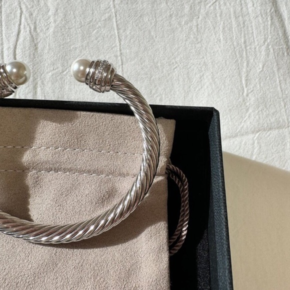 David Yurman Silver Bracelet with Pearl Ends 7mm - Picture 4 of 6